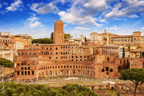 starozytne-ruiny-imperial-forum-w-rzymie-via-dei-fori