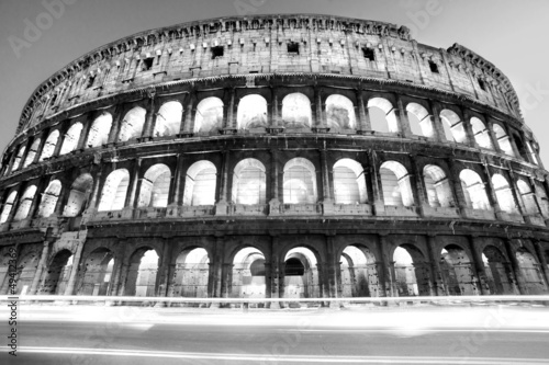 the-majestic-coliseum-rzym-wlochy
