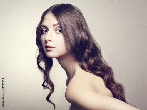fotografia-piekna-mloda-kobieta-zabytkowy-styl