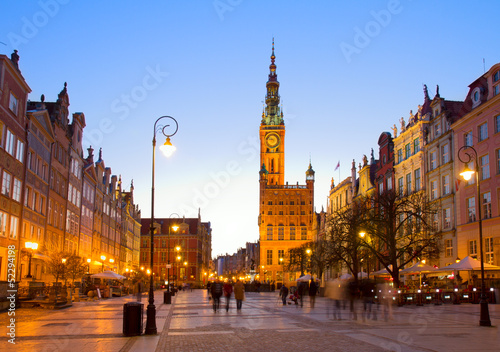 Fototapeta Old town of Gdansk with city hall at night