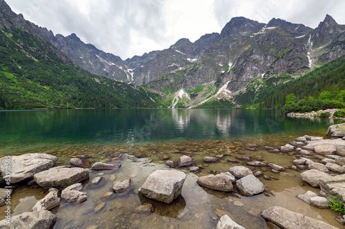 oko-denny-jezioro-w-tatrzanskich-gorach-polska