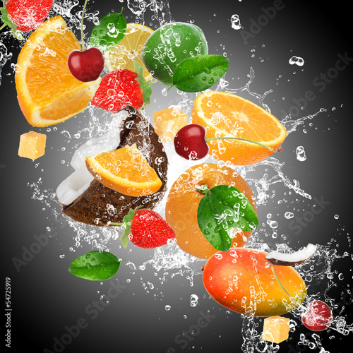  Fruit with splashing water