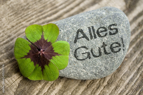 "Kleeblatt mit Stein und Alles Gute!" Stockfotos und lizenzfreie Bilder