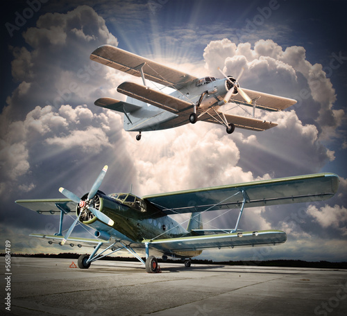 zdjecie-w-stylu-retro-z-biplanes-transport