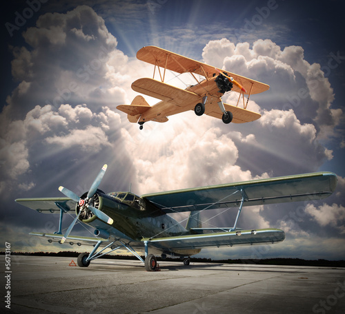 zdjecie-w-stylu-retro-z-biplanes-transport