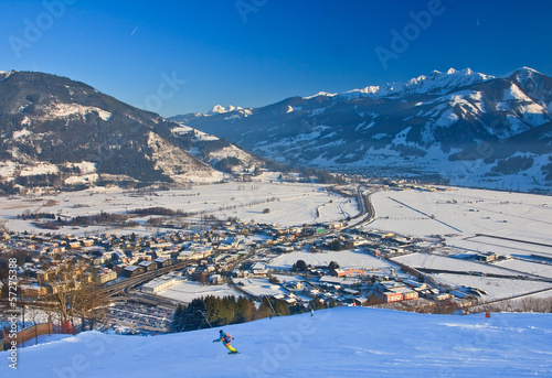 Fototapeta Ski resort Zell am See, village Schuttdorf. Austria. Alps at win