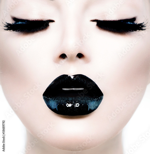 Lacobel Fashion Beauty Model Girl with Black Make up and Long Lushes