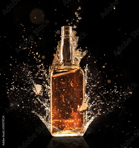 Lacobel Splashing whiskey