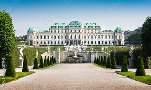 Fototapeta Famous Schloss Belvedere in Vienna, Austria