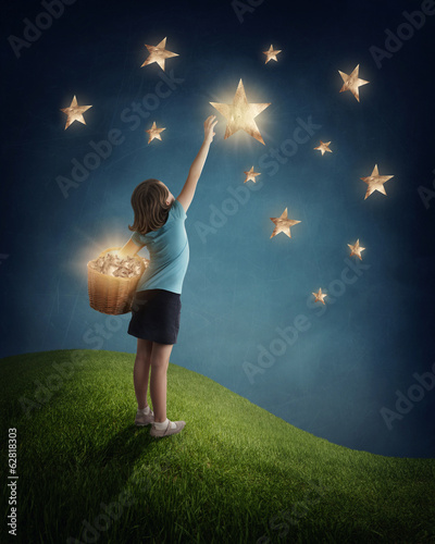 Fototapeta Girl trying to catch a star