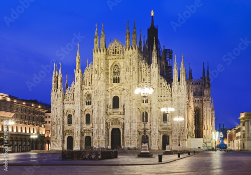 Fototapeta Milan Duomo Right Sunrise
