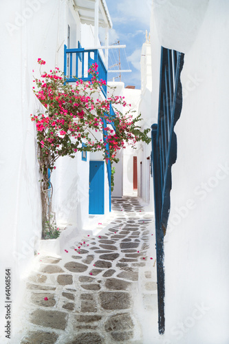 tradycyjny-grecki-dom-na-mykonos-wyspie-grecja