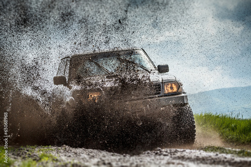 Fototapeta Jeep in mud