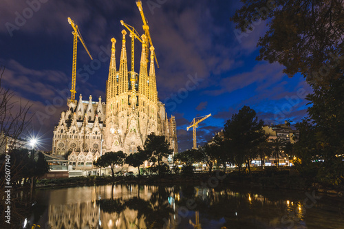Fototapeta Sagrada Familia in Barcelona at Night