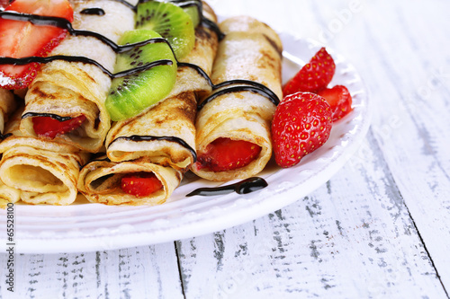 Fototapeta Delicious pancakes with strawberries and chocolate