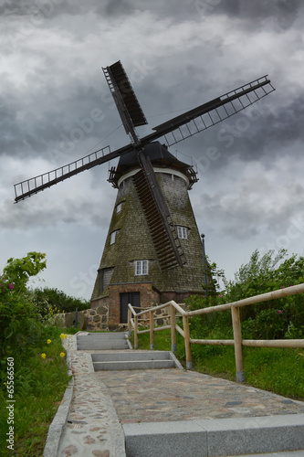 Fototapeta Windmühle bei Gewitter