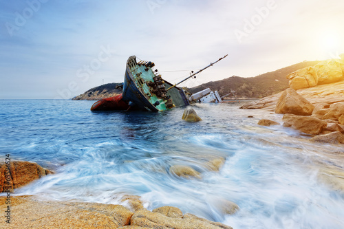 Fototapeta shipwreck and seascape sunset