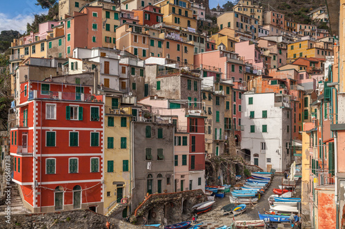 riomaggiore-rybak-wioska-cinque-terre-wlochy