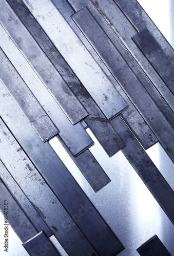 stos-metalowych-paskow