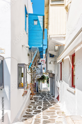 Fototapeta Narrow lane in Mykonos old town