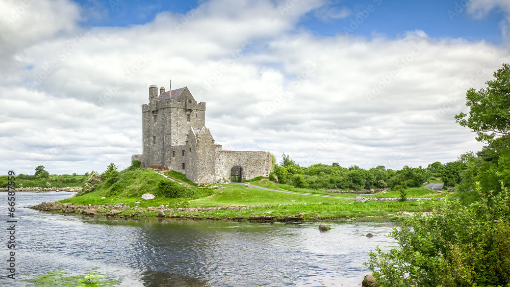 Dunguaire Castle, Kinvara, County Clare, Ireland бесплатно