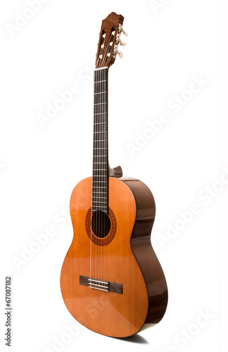 Fototapeta chitarra classica in fondo bianco