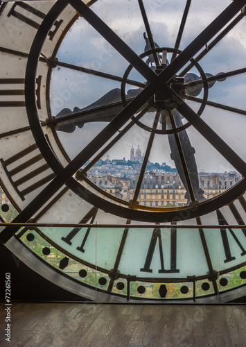 zegar-w-muzeum-orsay-w-paryzu
