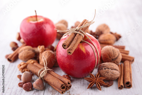red apple and spices
