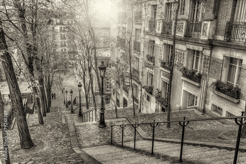 historyczny-okreg-montmartre-w-paryz-francja