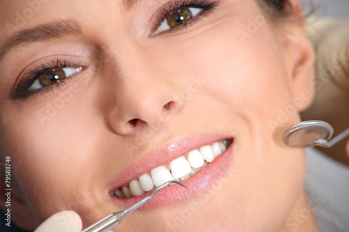 Zdjęcia examination of the teeth in the office of the dentist