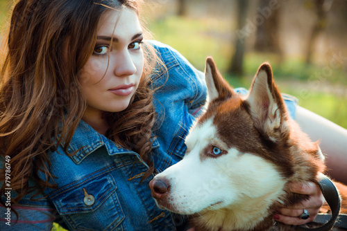 Girl playing with a <b>dog breed</b> husky - 500_F_79786749_PS8tVzjsryumiqdStUAVlJuZj29ADvjT