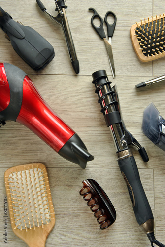 Zdjęcia hairdressing tools on a wooden floor