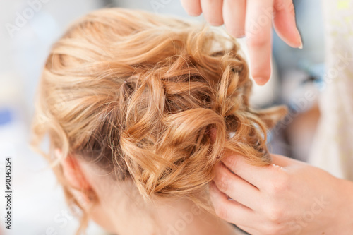 Zdjęcia Acconciatura sposa capelli lunghi biondi raccolti