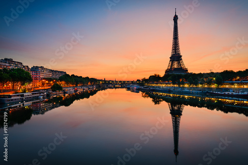  Sunrise at the Eiffel tower, Paris