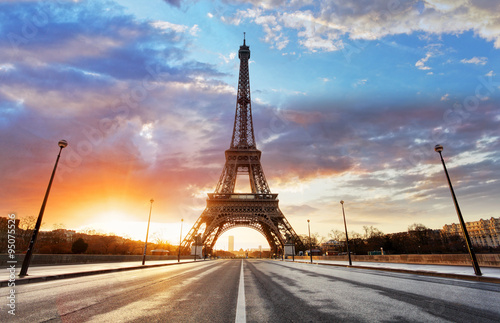 Valokuva Sunrise in Paris, with Eiffel Tower