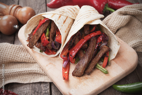 Zdjęcia Mexican fajitas in tortilla wrap