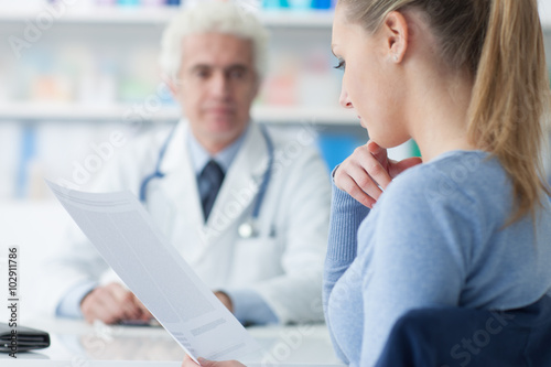 Zdjęcia Woman reading medical records