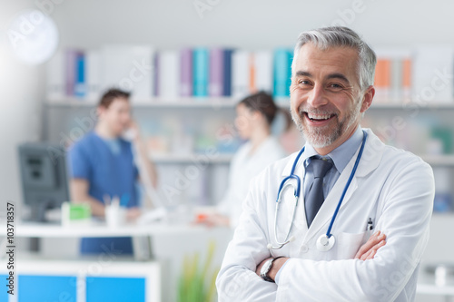 Zdjęcia Confident doctor posing in the office