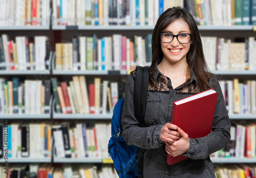 Zdjęcia Young student in a library