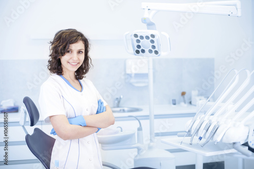 Zdjęcia Young professional woman dentist in the dental office