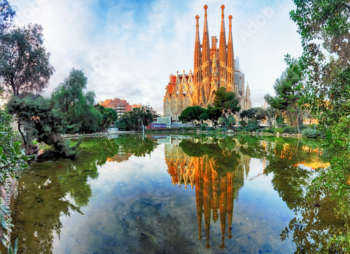 widok-na-sagrada-familia,-barcelona,-hiszpania