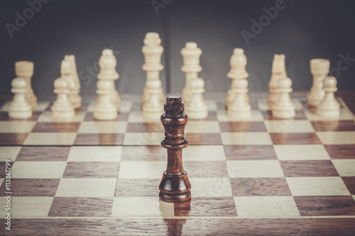 Valokuva chess leadership conception on the wooden chessboard