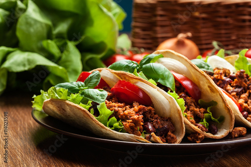 Zdjęcia Mexican tacos with minced meat, beans and spices