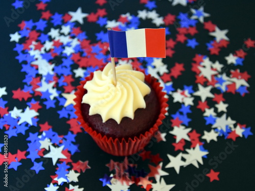 Poster Happy Bastille Day cupcake with red, white and blue french flag