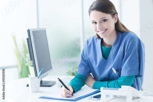 Zdjęcia Female doctor at the reception desk