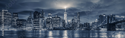 Fototapeta View of Manhattan at night
