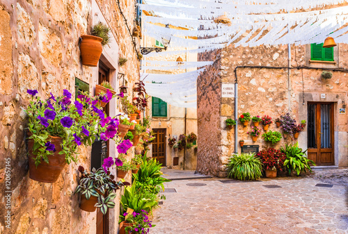 srodziemnomorska-stara-wioska-valldemossa-majorca-hiszpania