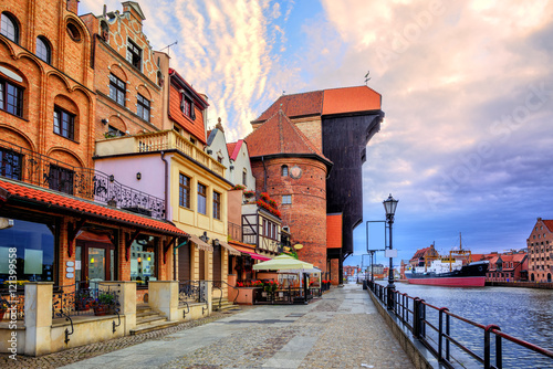 casco-antiguo-de-gdansk-polonia-al-amanecer