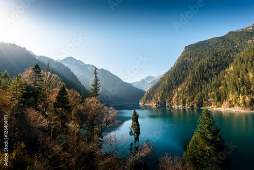niesamowity-widok-na-park-narodowy-jiuzhai-valley