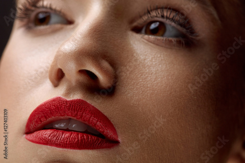 Poster Close-up Of Beauty Woman Face With Beautiful Makeup And Red Lips
